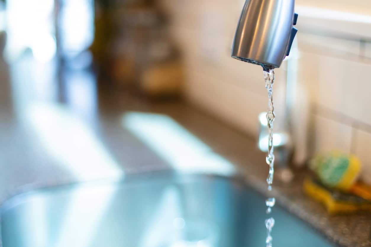 Low-water-pressure-kitchen-sink