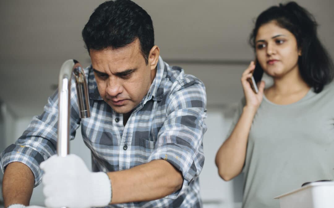 plumbing-issue-couple-fixing